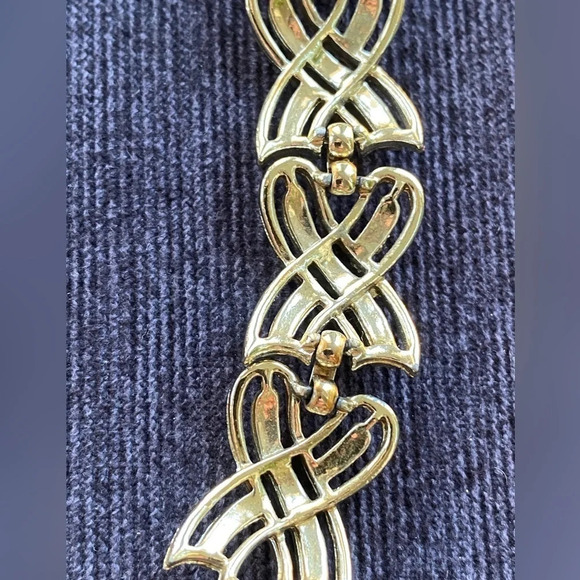 Vintage 80s Gold Tone Braided X Link Bracelet - Picture 7 of 7
